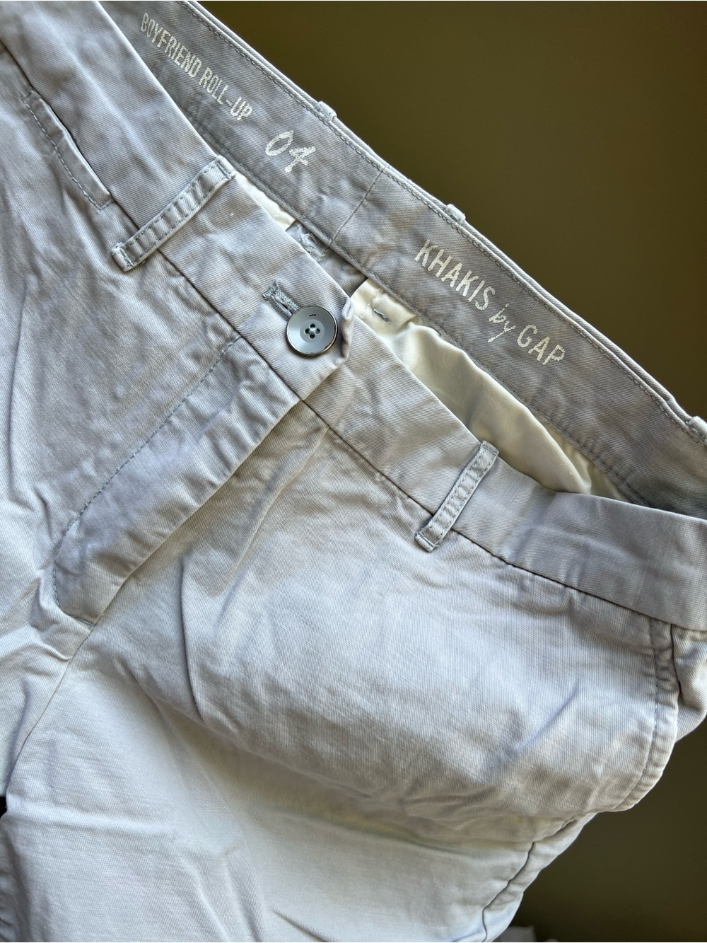Gray Shorts / Size 4 Khakis by GAP Boyfriend Roll-Up 100% Cotton